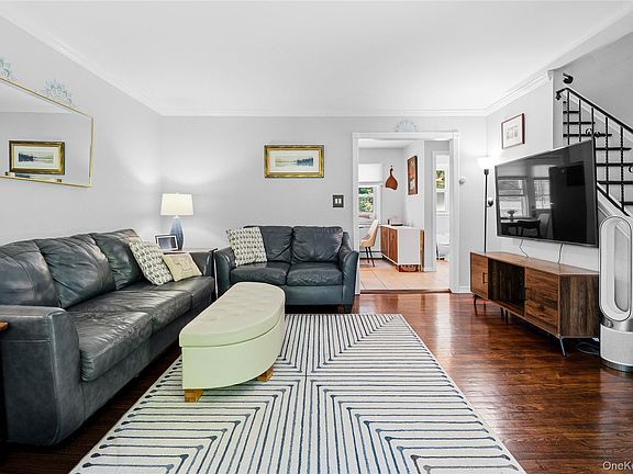 4th image of 127 Cardinal Lane #127
