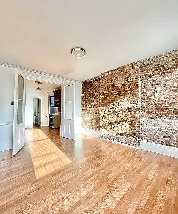 1st image of 607 E 11th St APT 17