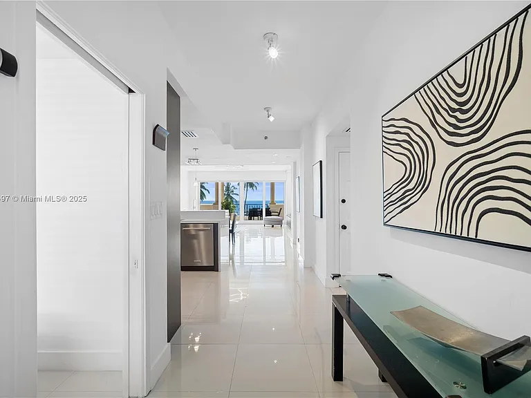 19234 Fisher Island Dr #19234 — Photo 2
