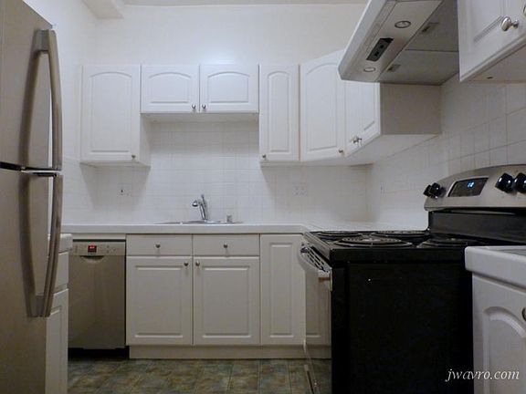 5th image of 2201 Pacific Ave APT 205