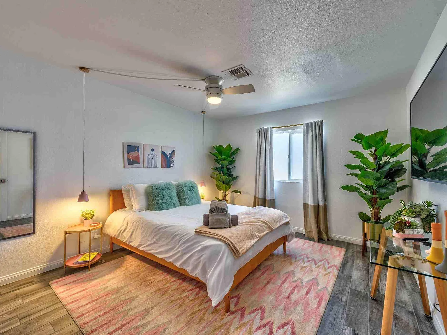 4 bed, 3.0 bath, 5231 sqft, $1,360 — Photo 1