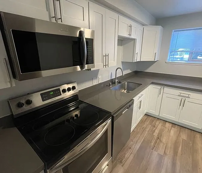 3912 Linden Ave N #6 — Photo 3
