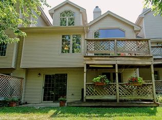 6877 Sharon Dr, Urbandale, IA 50322