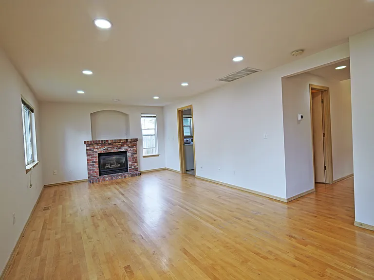 4006 NE 18th St — Photo 15