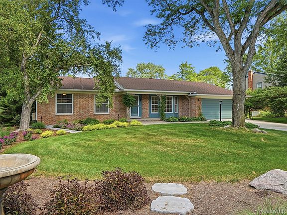 4th image of 31526 Sunset Dr