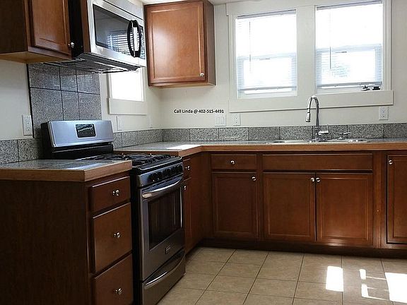 3rd image of 211 N 7th St