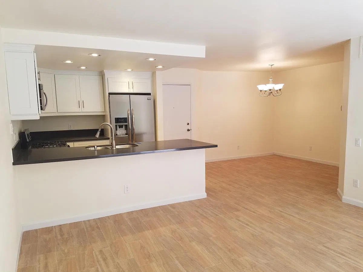2 bed, 900 sqft, $2,600 — Photo 1