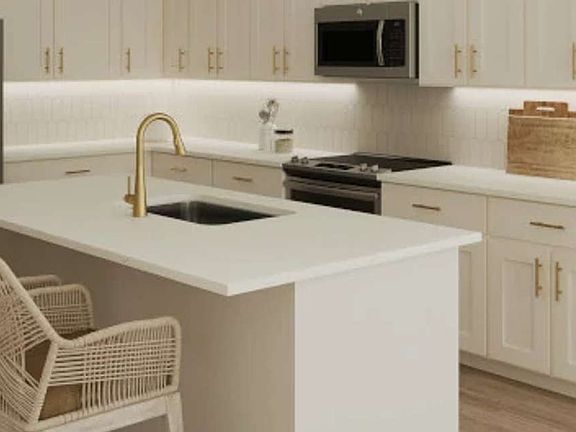 Blue Heron Retreat - Catalina - Waterway Interior Image 1