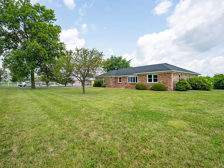 1041 N US Highway 421 — Photo 3