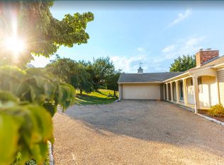 22 Oliver Hazard Perry Rd, Portsmouth, RI 02871