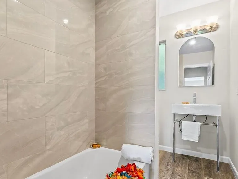 1222 Princeton St #10 — Photo 16