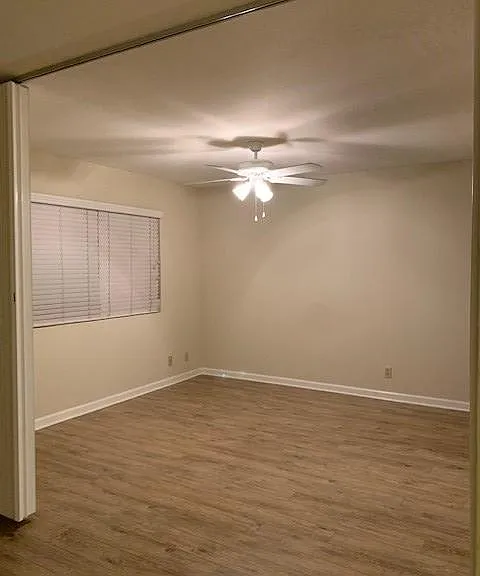 Burbank 300 E. Tujunga - 2-Room Studios — Photo 15