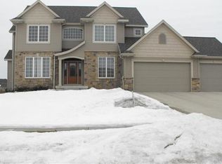 4328 Wynnewood Dr, Cedar Falls, IA 50613