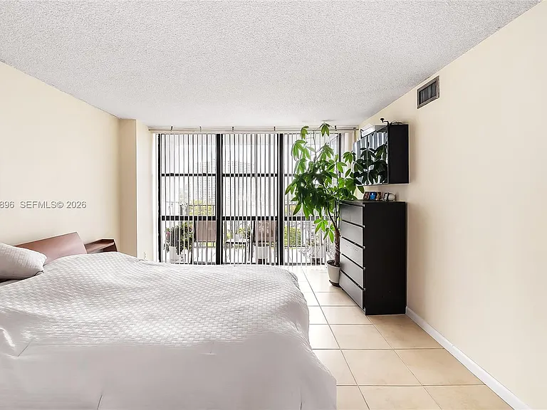 800 Parkview Dr #901 — Photo 23