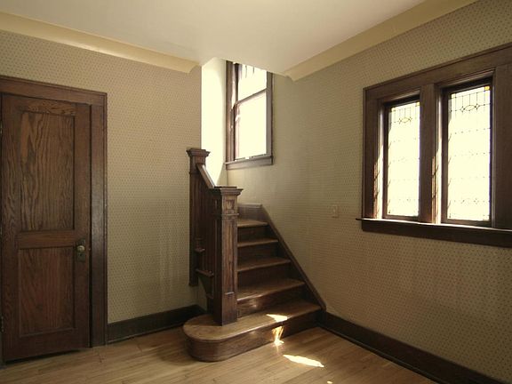 4th image of 108 Auburn Ave SE
