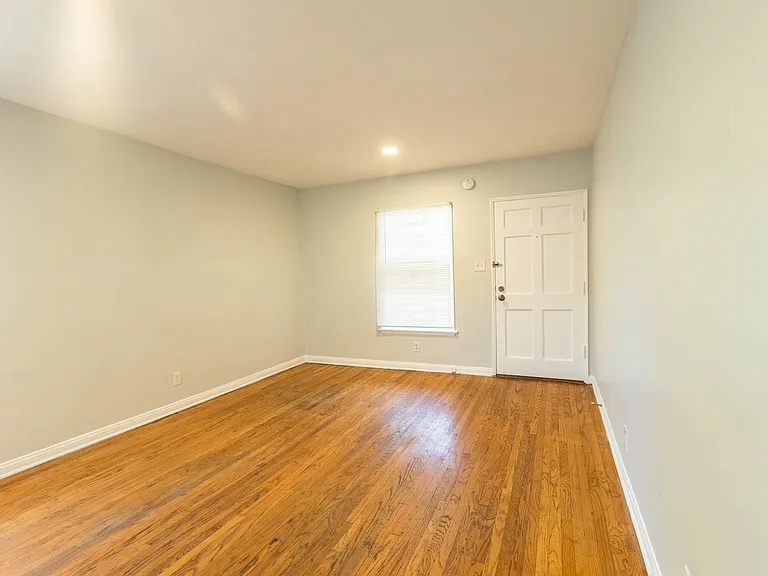 621 Midvale Avenue — Photo 17