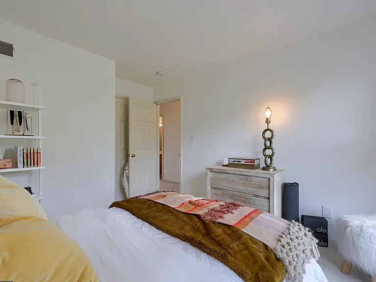 637 Royal View Dr — Photo 22