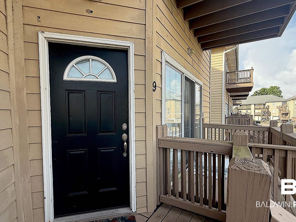 1st image of 4 Yacht Club Dr APT 9