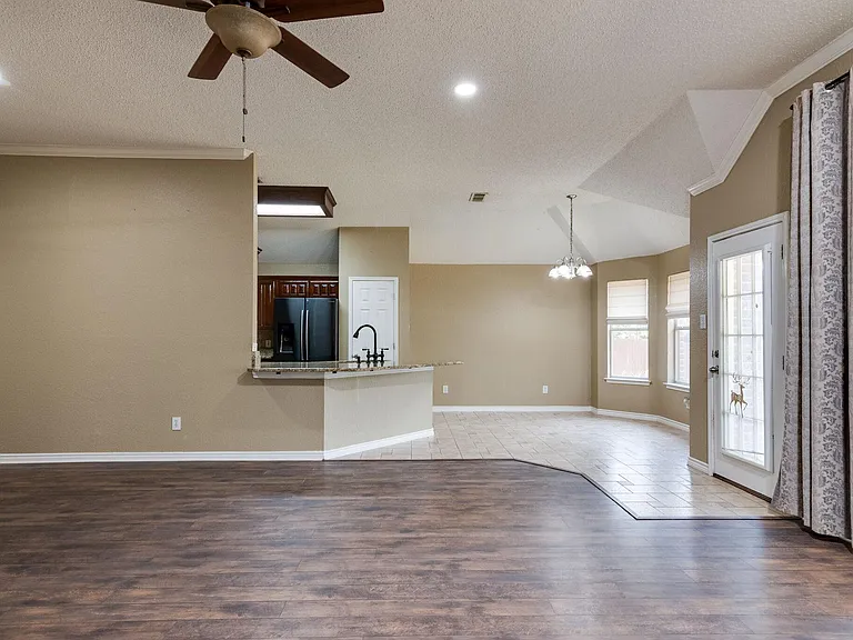7704 Chandler Ct — Photo 10