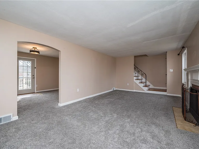 651 Royce Ave — Photo 4