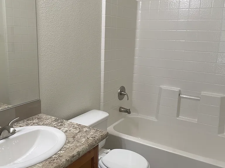 5600 N Dakota St #33 — Photo 5
