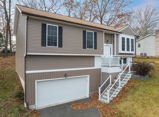 313 Skye Island Dr, Endicott, NY 13760