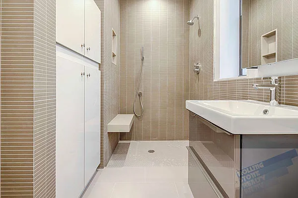 Sold by Rolling Stone Realty LLC | media 21