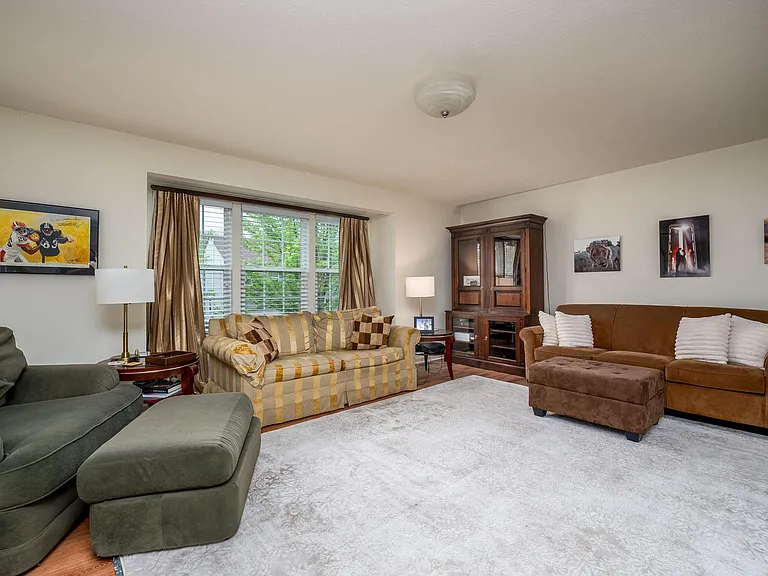 138 Broadstone Dr — Photo 4
