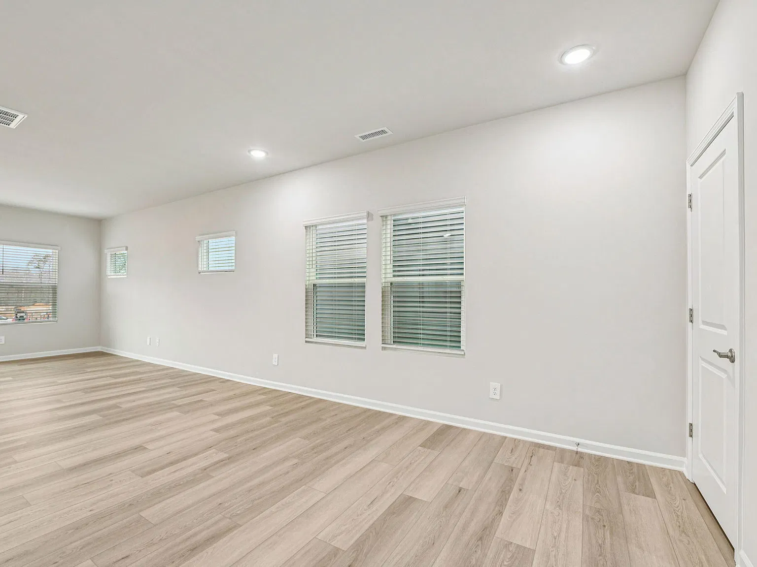 928 Grand Mesa Drive — Photo 3