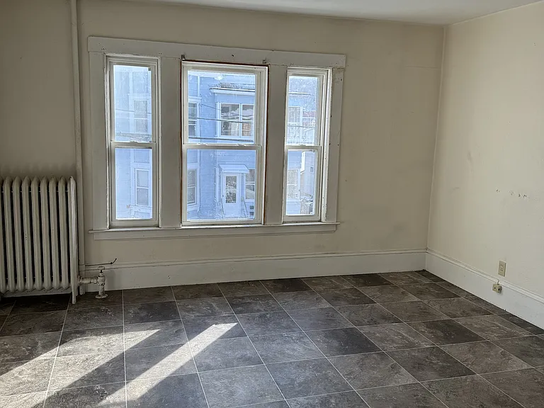 163 Oak St — Photo 1