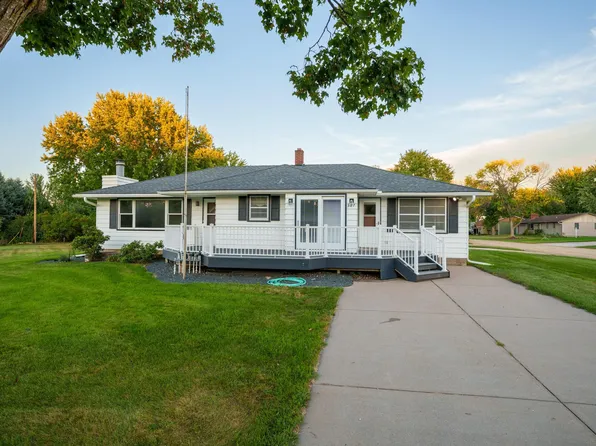 327 Pine Ave, Vermillion, MN 55085