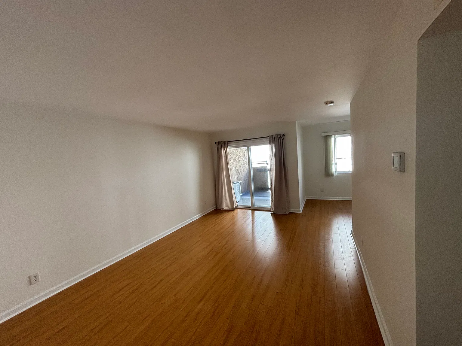 1 bed, 722 sqft, $2,400 — Photo 2
