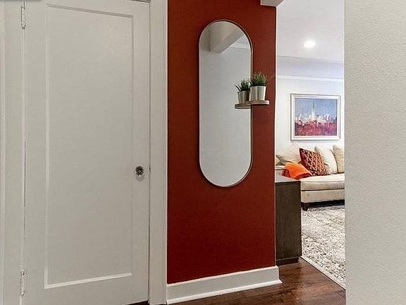 4th image of 411 Bellevue Ave E #85k8j0h3e