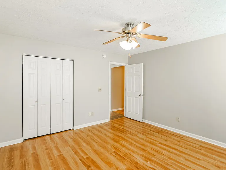 106 Bradford Cir — Photo 9