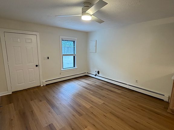 5th image of 610 Annaquatucket Rd APT 6