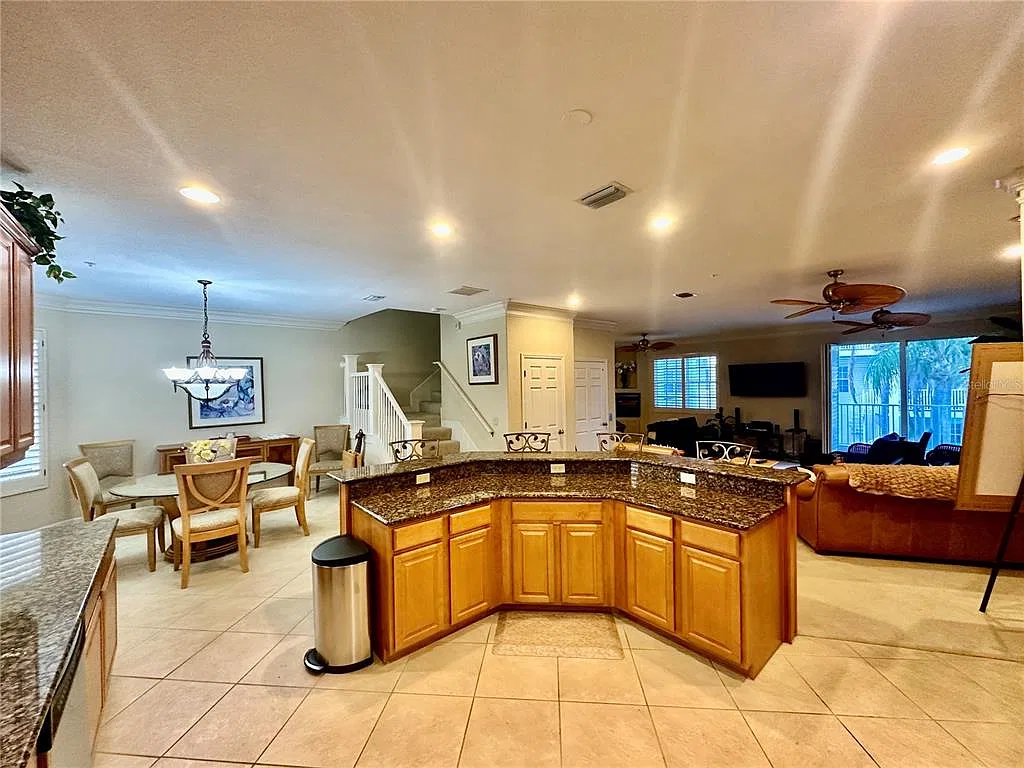 3 bed, 2.5 bath, 2415 sqft, $4,750 — Photo 3