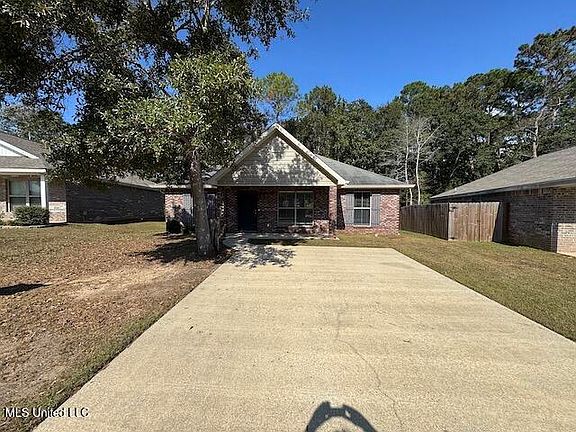 3rd image of 13642 Lawton Ln