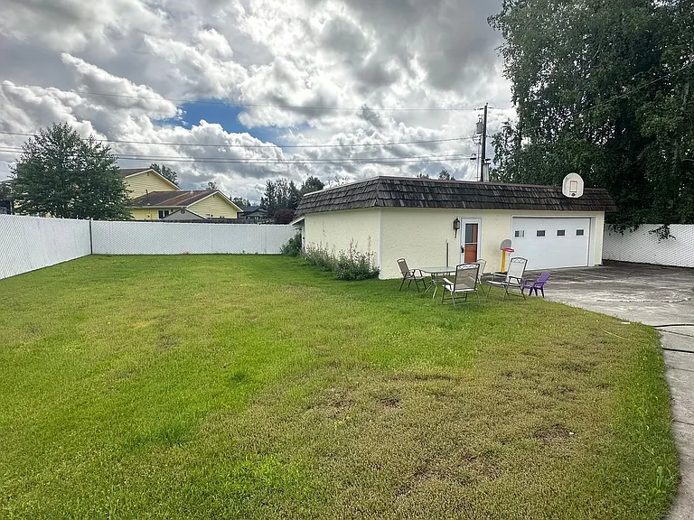 2591 Riverview Dr — Photo 5