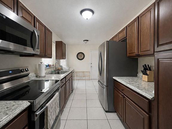 3rd image of 7203 Pine Manor Drive