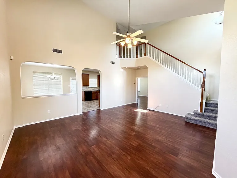 6404 Mundo Dr — Photo 3