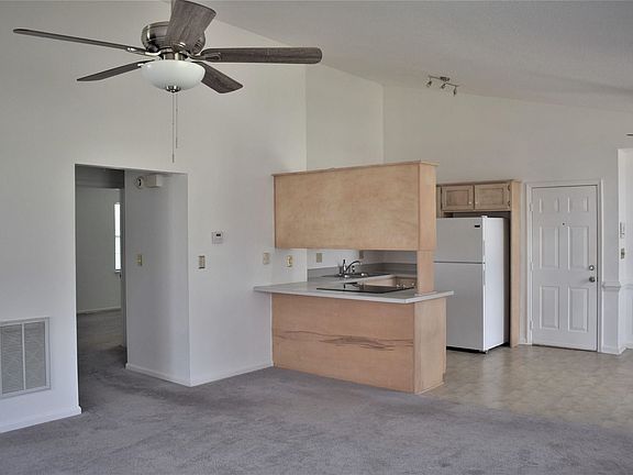 4th image of 10 E Crossridge Dr