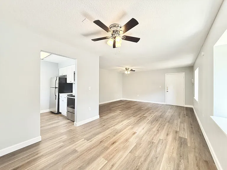 1712 Belleair Forest Dr #D — Photo 31