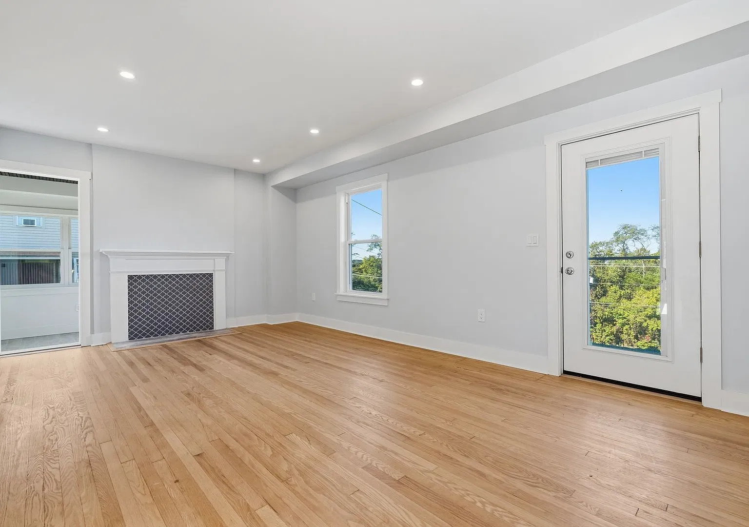 Newly renovated 3 bedroom beauty in Upper St. Clair! Available NOW! — Photo 3
