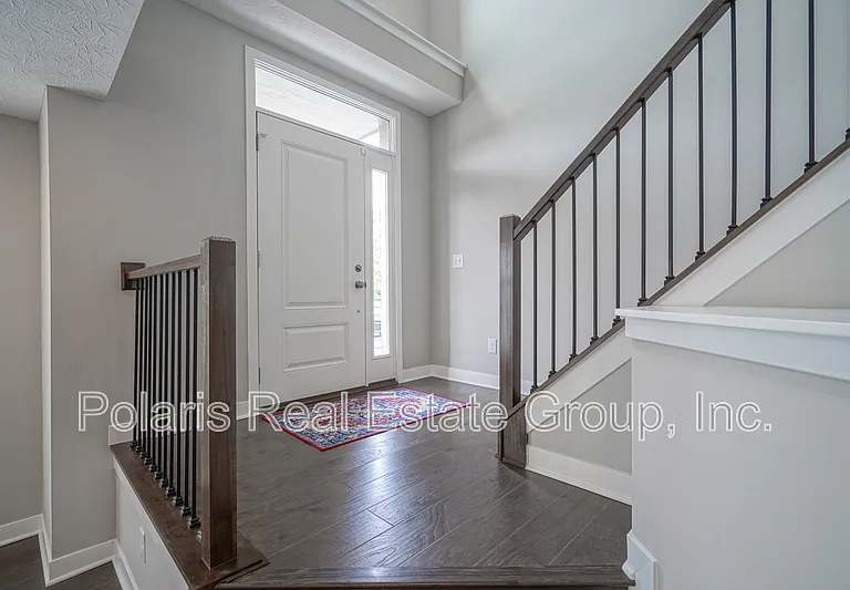673 Golborne St — Photo 4