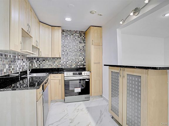 5th image of 7 Secora Road #H18