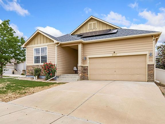 3rd image of 2202 Maple Hill Dr