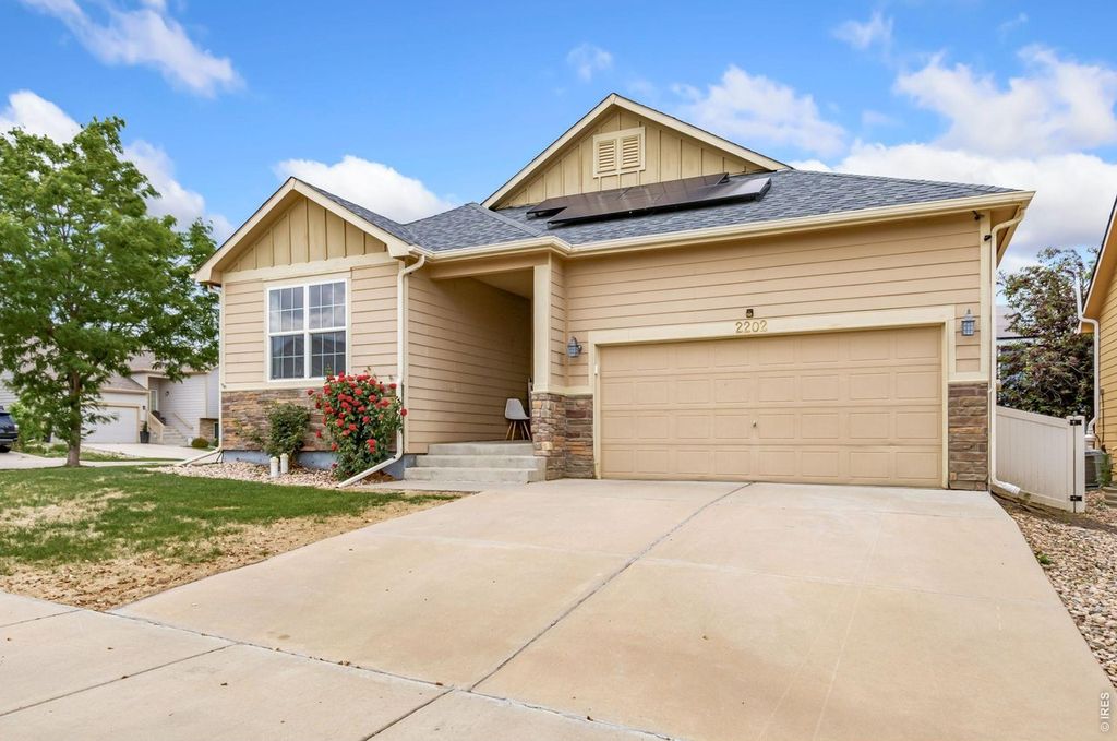 2202 Maple Hill Dr