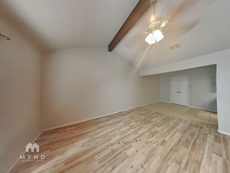 303 N Eastern St #B — Photo 8