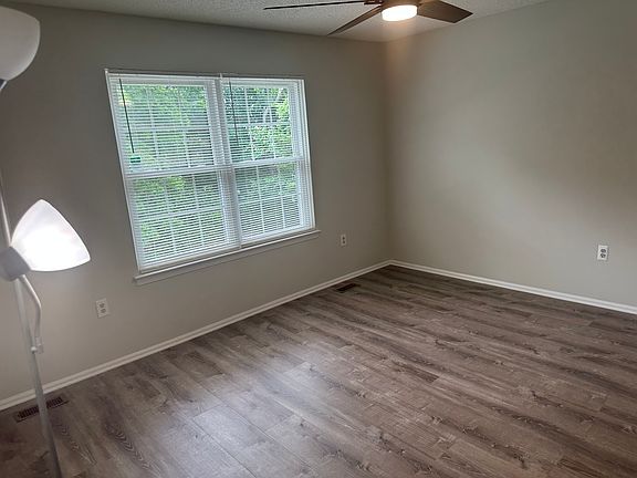 4th image of 61 Goodwin Dr