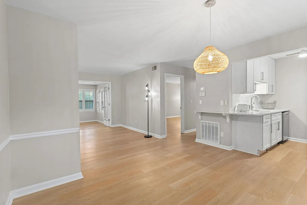 1 bed, 918 sqft, $1,850 — Photo 2